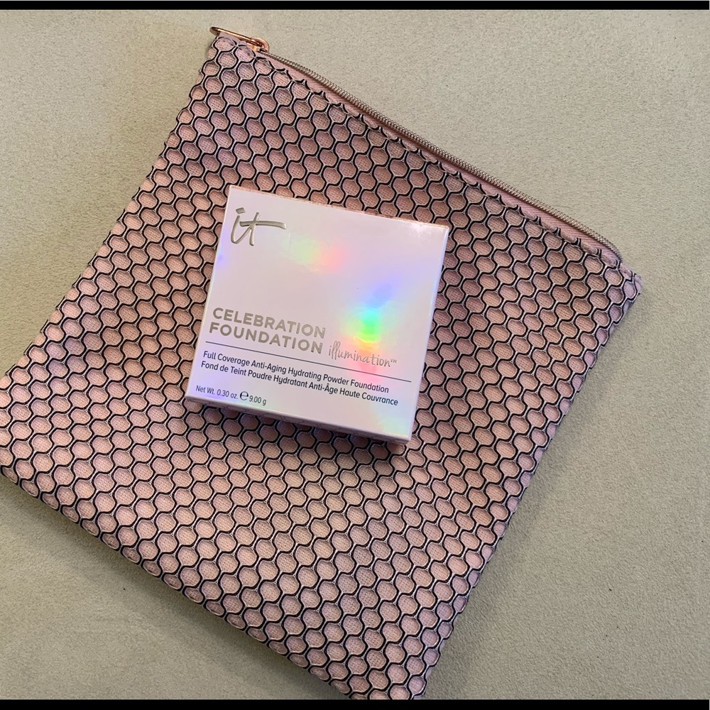 NWT IT Celebration Foundation Illumination w/ bag